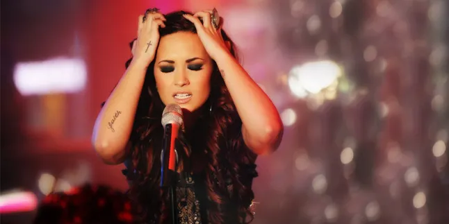 Foto Panas Demi Lovato Beredar di Dunia Maya?