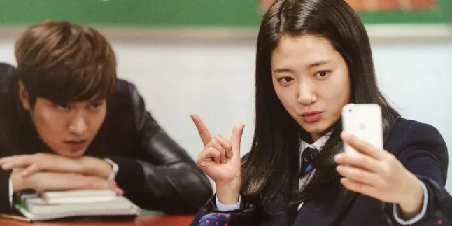[FOTO] Park Shin Hye Nostalgia ke SMA Jeguk 'The Heirs'
