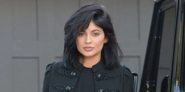 [FOTO] Payudara Terlihat Lebih Besar, Kylie Jenner Diduga Oplas