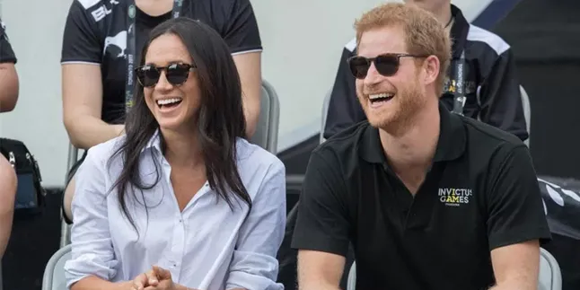 [FOTO] Peluk Mesra Meghan Markle, Pangeran Harry Ketemu Camer