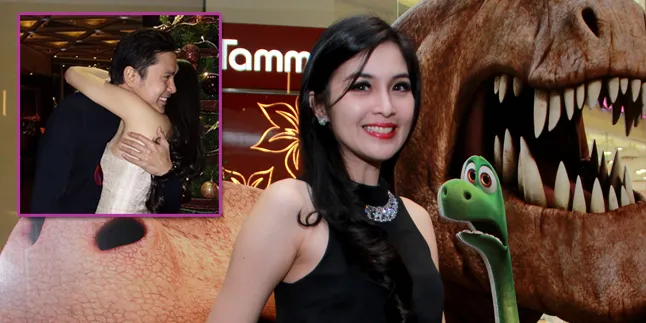 [FOTO] Pelukan Penuh Cinta Sandra Dewi Untuk Sang Pacar