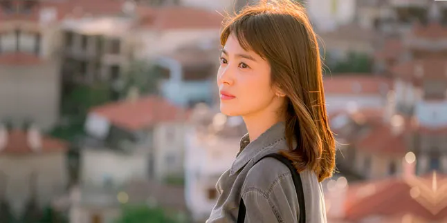 FOTO: Pemotretan Tema Klasik, Song Hye Kyo Makin Cantik Elegan