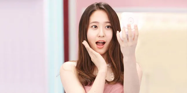FOTO: Penampilan Cantik Krystal f(x) Dengan Style Rambut Baru