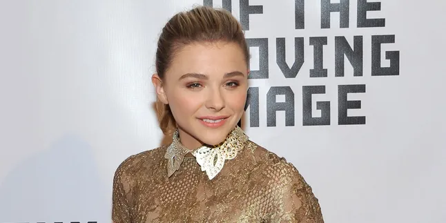 [FOTO] Penampilan Chloe Moretz Kalau Pakai Bikini, Seksi Atau...