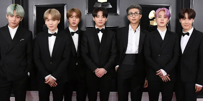 FOTO: Penampilan Ganteng BTS di Red Carpet Grammy Awards yang Curi Perhatian FOTO: Penampilan Ganteng BTS di Red Carpet Grammy Awards yang Curi Perhatian