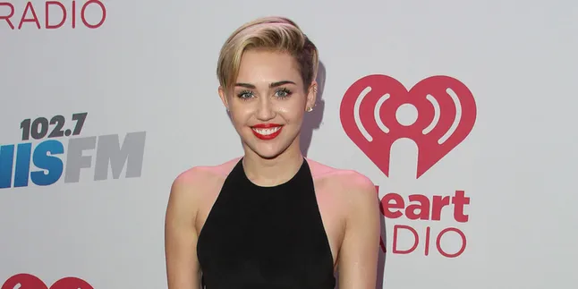 [FOTO] Penampilan Miley Cyrus Benar-Benar Seram Saat Mandi