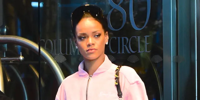 [FOTO] Penampilan Seperti Ini, Rihanna Jadi Mirip Audrey Hepburn