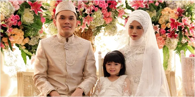 FOTO: Pengantin Kecil, Sienna Bawa Bunga di Nikahan Ben Kasyafani FOTO: Pengantin Kecil, Sienna Bawa Bunga di Nikahan Ben Kasyafani