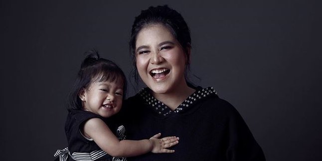 Full Smiling Photos of Kahiyang Ayu and Sedah Mirah, The Beauty of Jokowi's Daughter & Granddaughter