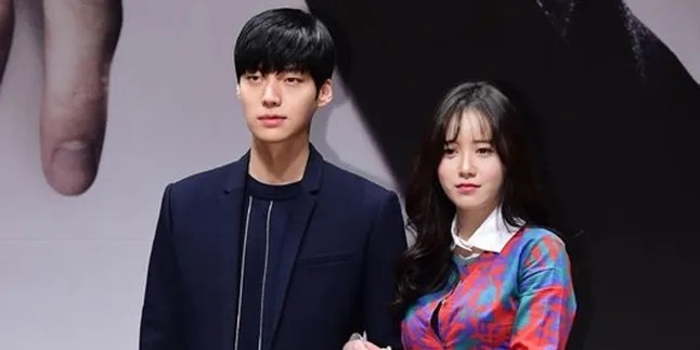 FOTO: Perdana Ahn Jae Hyun Usai Kabar Pacaran Dengan Goo Hye Sun FOTO: Perdana Ahn Jae Hyun Usai Kabar Pacaran Dengan Goo Hye Sun