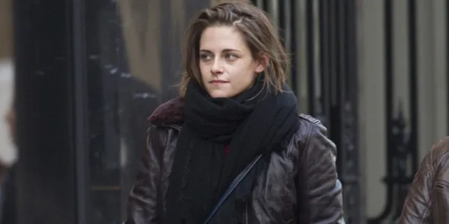 [Foto] Perdana! Ini Penampilan Kristen Stewart Dalam Film Hantu