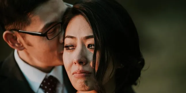 Foto Pernikahan Ini Viral, Ternyata Kisah di Baliknya Mengharukan