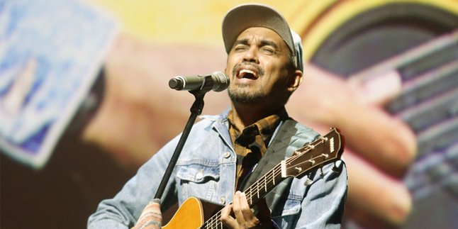 Preparation Photos for Glenn Fredly's Funeral While the Body is Still Prayed for in Church