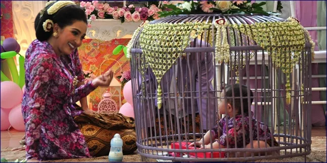 [Foto] Pilih Mic & Piano, Arsy Ternyata Mau Jadi Ariana Grande!