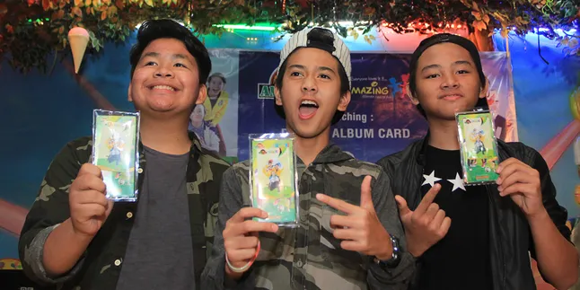 [Foto] Pose Ganteng CJR Dengan 4 Piala AMI Awards 2014