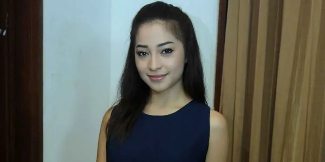 [FOTO] Pose Tiduran, Gaya Nikita Willy Seksi Menggoda