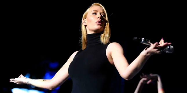 [FOTO] Pose Topless, Iggy Azalea Ekspos Bagian Pribadi