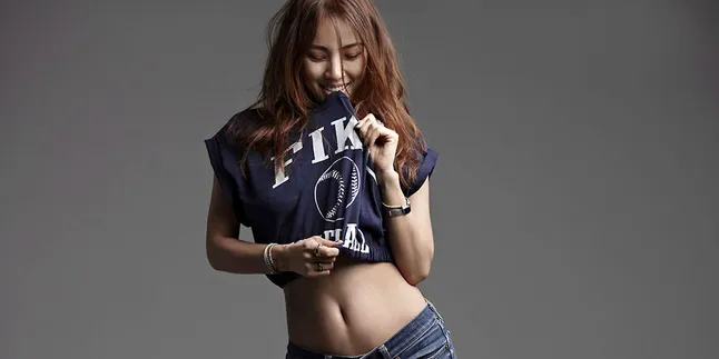 [FOTO] Pose Yoga Lee Hyori Bisa Bikin Kamu Nggak Berkedip