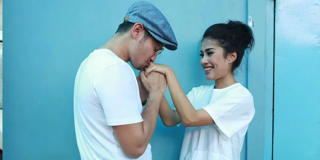Foto Prewed, Tarra Budiman Bersyukur Punya Calon Istri Yang Lebih