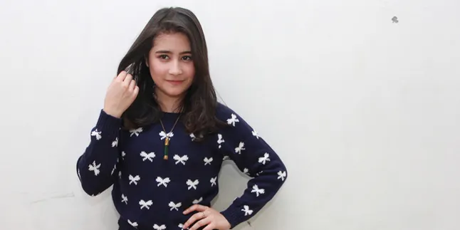 [Foto] Prilly Latuconsina Pakai Hijab, Cocok Nggak Sih?