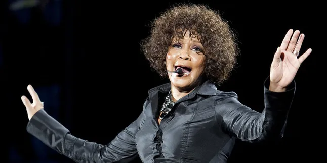 Foto Putri Whitney Houston Pakai Ganja Beredar di Internet?