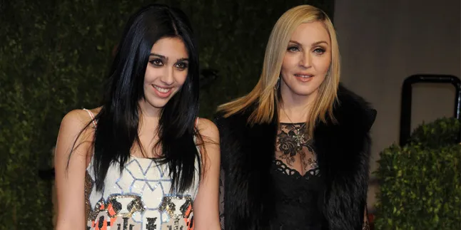 [FOTO] Rayakan Ultah ke-19, Putri Madonna Pamer Tato Baru