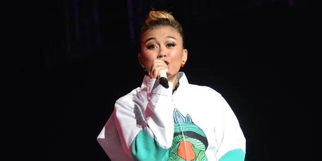 [FOTO] Rayakan Valentine, Wijin Tulis Kata Romantis Buat Agnez Mo