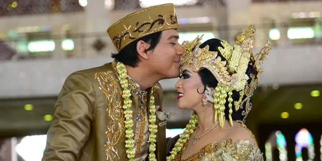 [FOTO] Resmi Menikah, Tiara Dewi Minta Pijat ke Lucky Hakim