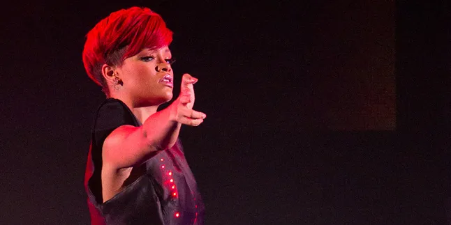 [Foto] Rihanna Kembali Pamerkan 'Aset Pribadi'-nya ke Publik