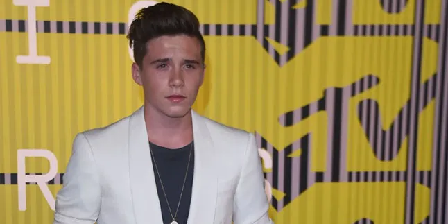 Brooklyn Beckham Unggah Gambar Manis Ini Untuk Kekasihnya?