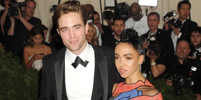 [FOTO] Robert Pattinson & FKA Twigs Mesra di Atas Red Carpet