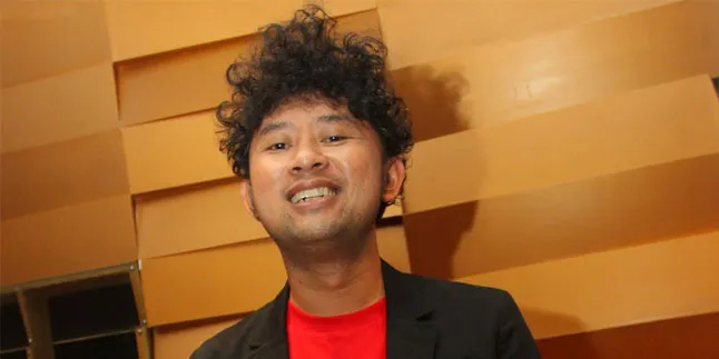 [Foto] Ronal Surapradja Dikaruniai Anak Perempuan