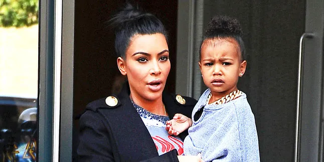 FOTO: Bergaya Bak Bangsawan Zaman Dulu, Kim Kardashian & North West Cantik