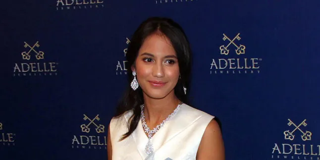 [FOTO] Saat Pevita Pearce dan Jessica Alba Adu Cantik di Paris