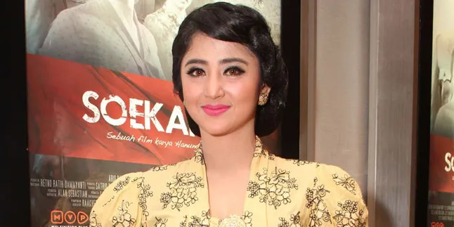 Foto Seksi, Hadiah Spesial Dewi Perssik Untuk Para DP Lovers
