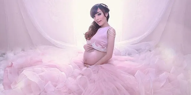 FOTO: Selamat! Angel Chibi Dikaruniai Putri Pertama yang Cantik FOTO: Selamat! Angel Chibi Dikaruniai Putri Pertama yang Cantik