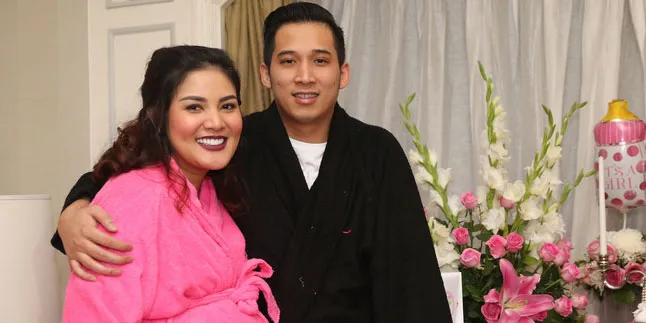 [FOTO] Selamat! Di Tanggal Cantik, Nindy Lahirkan Anak Kedua