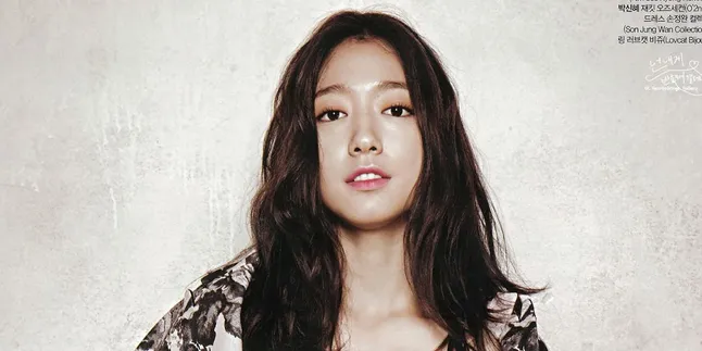[FOTO] Selca Imut Park Shin Hye Saat Syuting di Jeju