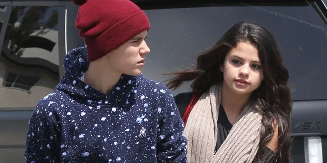 [FOTO] Selena Gomez Shopping Tanpa Make Up