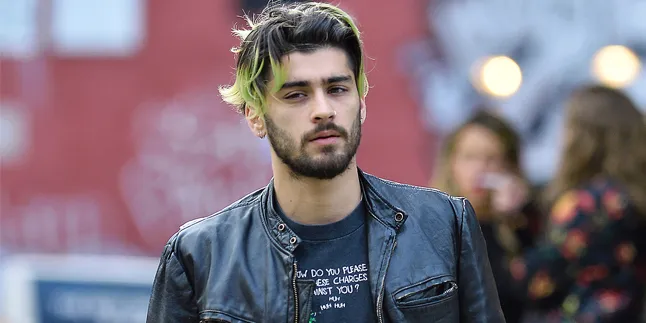 [FOTO] Selfie Bareng Ibu & Gigi Hadid, Zayn Malik Pamer Kepala Botak