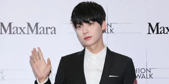 [FOTO] Selfie Ganteng Maksimal Ahn Jae Hyun, Bikin Hati Lemah