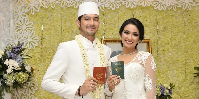 [FOTO] Selfie Mesra Aryani Fitriana & Donny Michael Usai Menikah