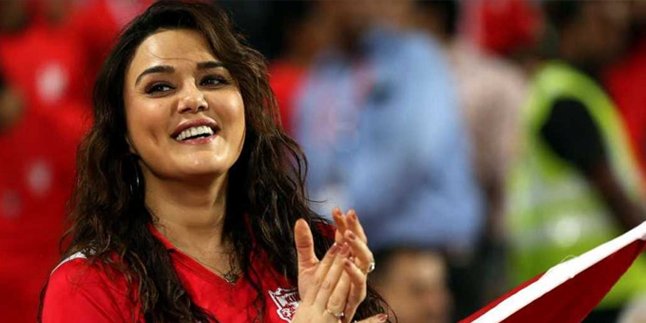 Foto Selfie Perdana Preity Zinta Pasca Resmi Menikah, Cantik