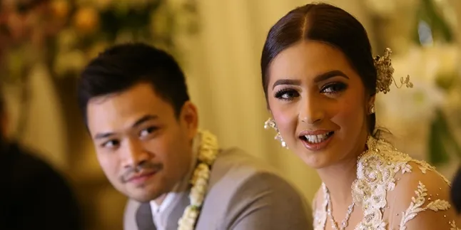 [Foto] Selfie Pertama Nabila Syakieb Bareng Suami, Mau Honeymoon?