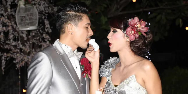 [Foto] Senyuman Maut Bayi Sharena dan Ryan Delon, Ganteng Banget!