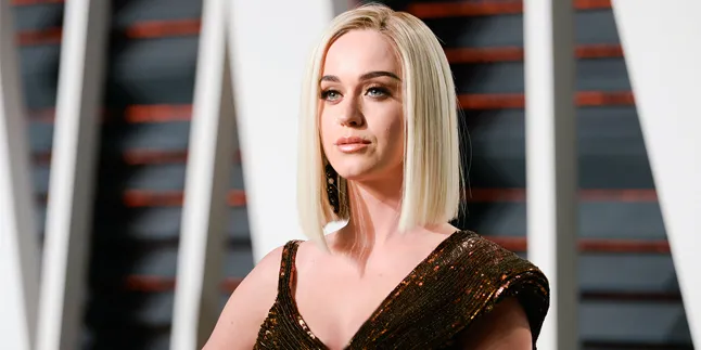 [FOTO] Serba Merah di Met Gala, Katy Perry Dandan Unik & Aneh