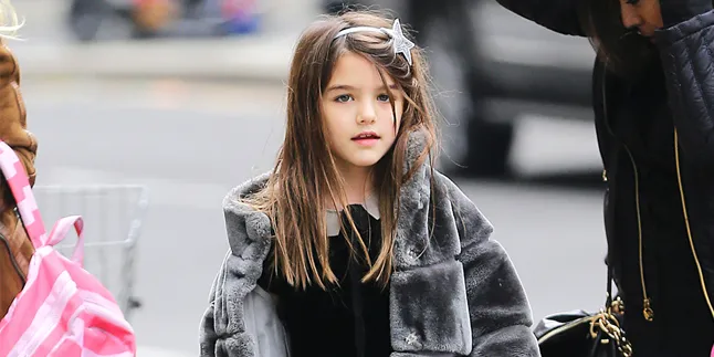 [FOTO] Serba Pink, Suri Cruise Makin Cantik & Menggemaskan