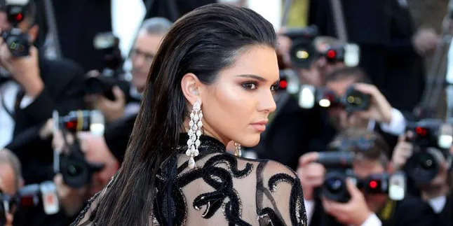 FOTO: Setelah Dikuntit & Kemalingan, Kendall Jenner Jual Rumahnya FOTO: Setelah Dikuntit & Kemalingan, Kendall Jenner Jual Rumahnya