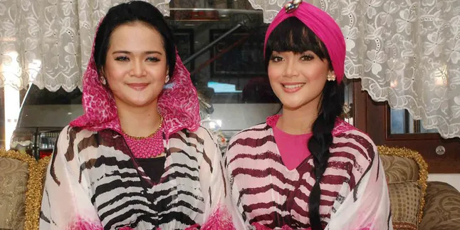 [FOTO] Shezy Idris - Sheza Idris Adalah Saudari Kembar?