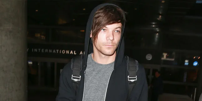 [FOTO] So Sweet, Louis Tomlinson Ajak Pacar & Anak Jalan-Jalan